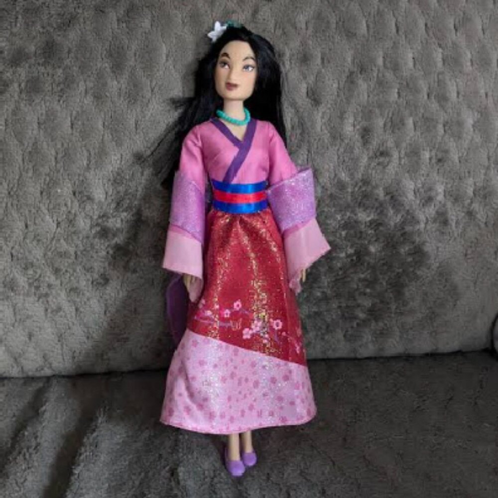 Disney Store Mulan Doll with RARE Fashion Pack